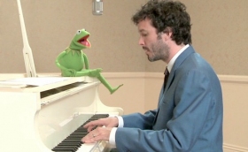 Bret McKenzie's 'Man or Muppet' wins Best Origial Song at 2012 Oscars