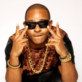 Eric Bellinger kept 3 new songs a secret. Forget Cuffing Season, this is hotter!