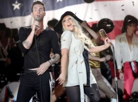 Maroon 5 Premiered 'Moves Like Jagger' Video feat Christina Aguilera